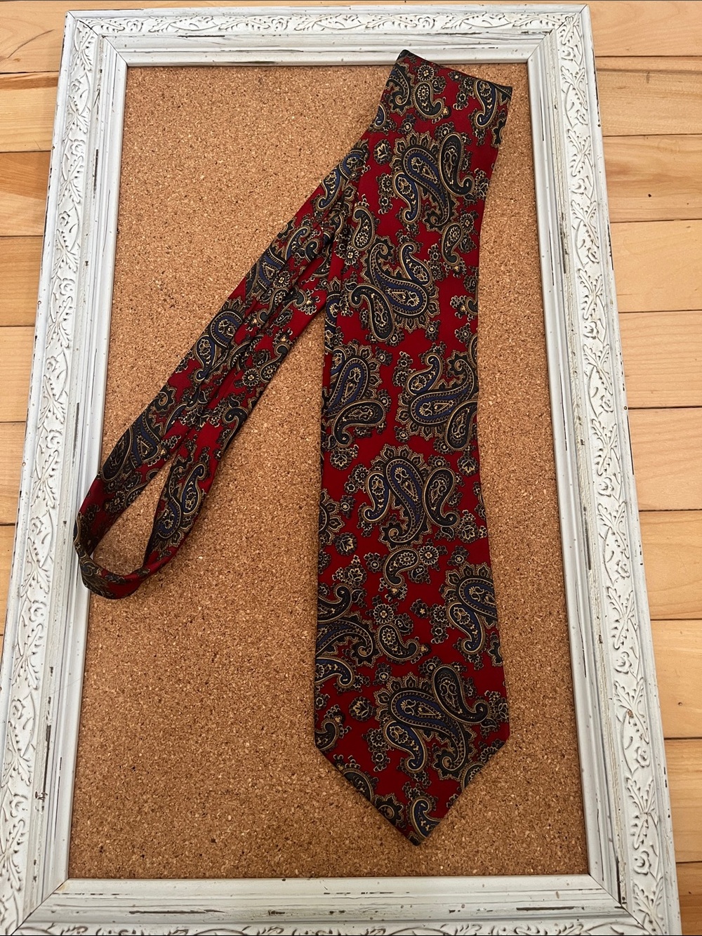 Classic Red Paisley Men's Tie - Elegant Formal Accessory